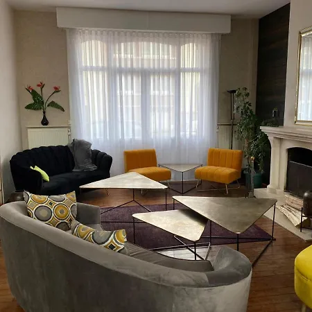 A La Perroy Les Sont Spacieuses Et Les Petit-déjeuners Offerts Bed and breakfast