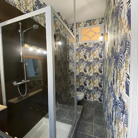 Bed and breakfast A La Perroy Les Sont Spacieuses Et Les Petit-déjeuners Offerts *