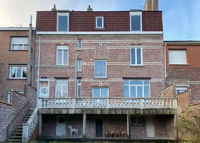 A La Perroy Les Sont Spacieuses Et Les Petit-dejeuners Offerts Bed & Breakfast