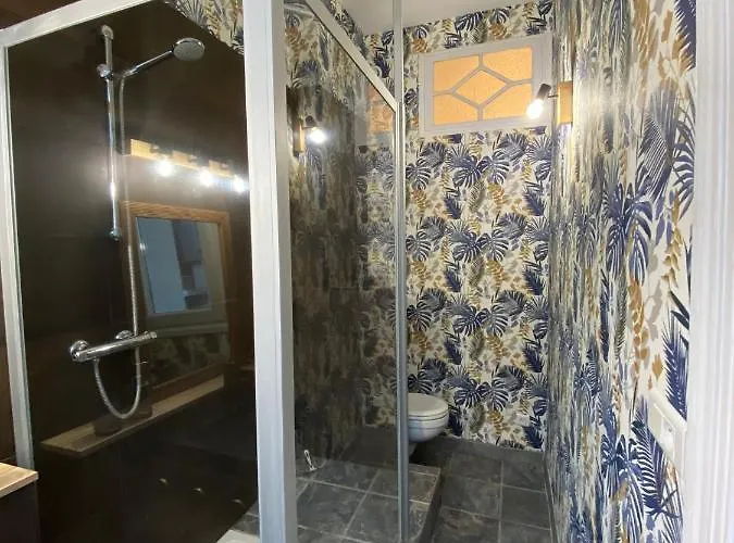 Bed & Breakfast A La Perroy Les Sont Spacieuses Et Les Petit-dejeuners Offerts *