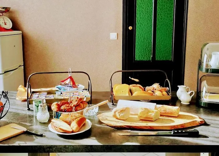 Bed & Breakfast A La Perroy Les Sont Spacieuses Et Les Petit-dejeuners Offerts