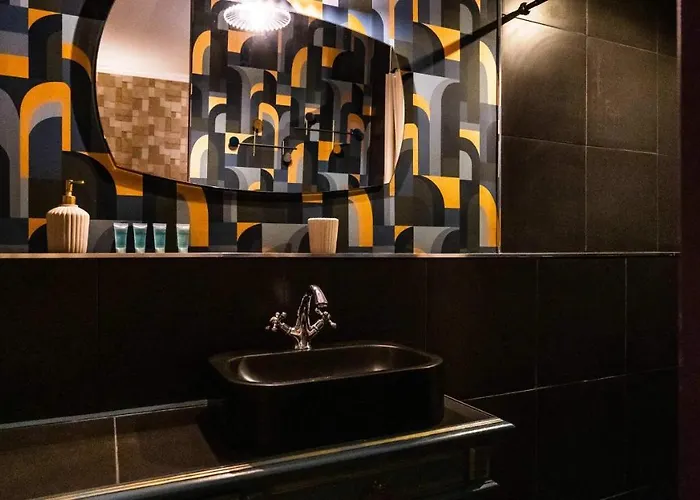 A La Perroy Les Sont Spacieuses Et Les Petit-dejeuners Offerts