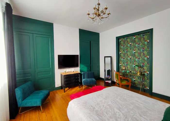 Bed & Breakfast A La Perroy Les Sont Spacieuses Et Les Petit-dejeuners Offerts *