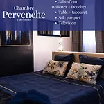 A La Perroy Les Sont Spacieuses Et Les Petit-dejeuners Offerts Nocleg ze śniadaniem *