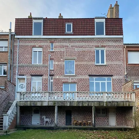 A La Perroy Les Sont Spacieuses Et Les Petit-dejeuners Offerts Nocleg ze śniadaniem