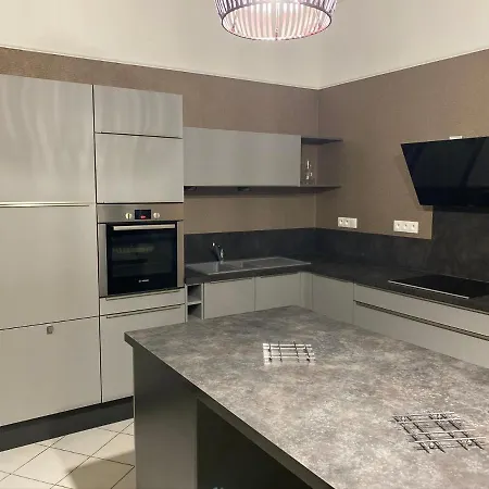 A La Perroy Les Sont Spacieuses Et Les Petit-dejeuners Offerts