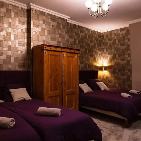 Bed & Breakfast A La Perroy Les Sont Spacieuses Et Les Petit-dejeuners Offerts *