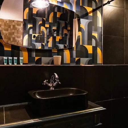 A La Perroy Les Sont Spacieuses Et Les Petit-dejeuners Offerts