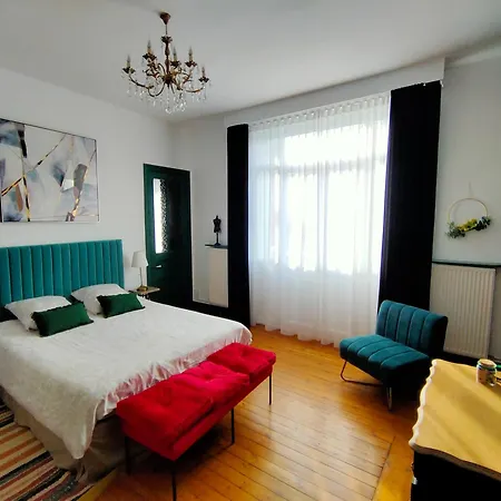 Bed & Breakfast A La Perroy Les Sont Spacieuses Et Les Petit-dejeuners Offerts