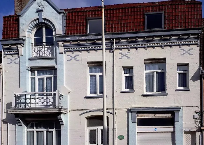 A La Perroy Les Sont Spacieuses Et Les Petit-dejeuners Offerts Bed & Breakfast *