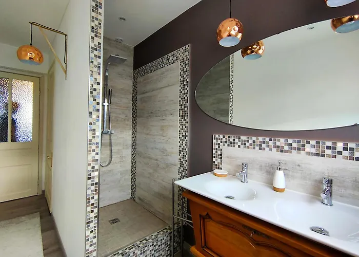 A La Perroy Les Sont Spacieuses Et Les Petit-dejeuners Offerts * Dunkirk