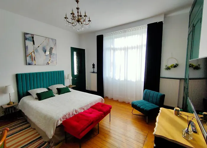 Bed & Breakfast A La Perroy Les Sont Spacieuses Et Les Petit-dejeuners Offerts